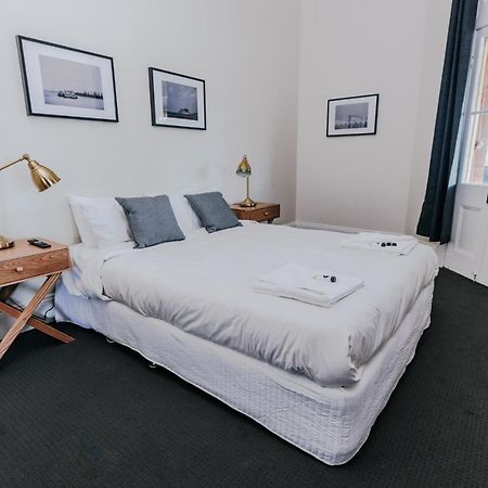 Holmesville Hotel Bagian luar foto